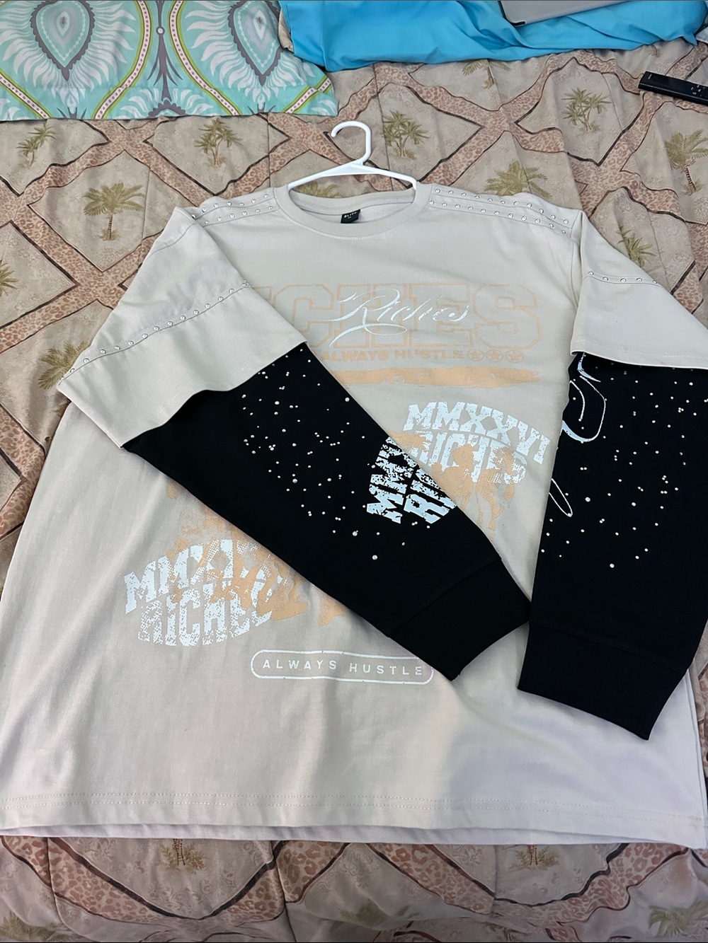 Men's Two-Tone Long Sleeve Graphic Tee - Cream & Black